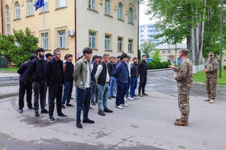 გიორგი აბრამიშვილის სახელობის გორის სამხედრო ჰოსპიტალში წვევამდელთა ეროვნულ სამხედრო სამსახურში დარეგისტრირებულ პირთა სამედიცინო შემოწმება გრძელდება