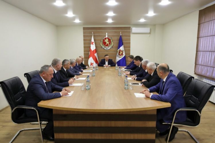 ვახტანგ გომელაურმა აჭარის პოლიციის დეპარტამენტის დანაყოფების ხელმძღვანელებთან სამუშაო თათბირი გამართა