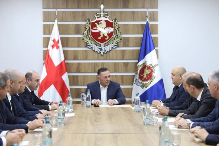 ვახტანგ გომელაურმა სამეგრელო-ზემო სვანეთის პოლიციის დეპარტამენტში სამუშაო თათბირი გამართა