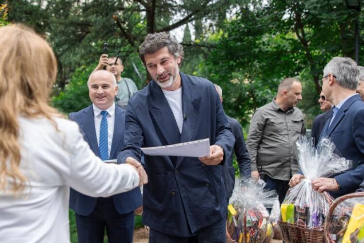 საცხოვრებელი ფართები სიმბოლურ ფასად თბილისის ექვს რაიონში მცხოვრებ ოჯახებს დაუკანონდათ