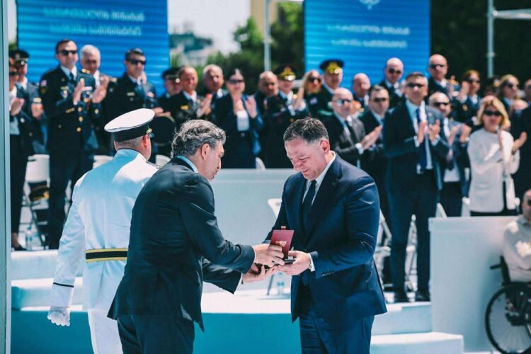 პრეზიდენტმა შინაგან საქმეთა ყოფილ მინისტრს, გენერალ-პოლკოვნიკ ვახტანგ გომელაურს სამშობლოსა და ერის წინაშე განსაკუთრებული დამსახურებისათვის საქართველოს სახელმწიფო ჯილდო – ვახტანგ გორგასლის I ხარისხის ორდენი გადასცა