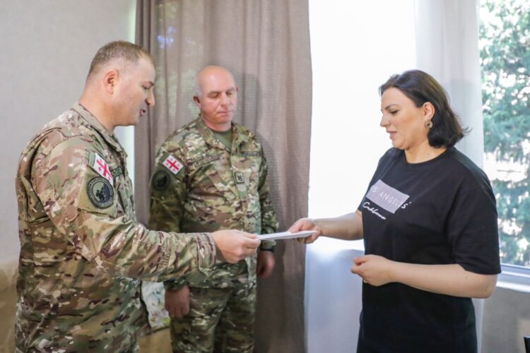 სამხედრო გაწვევისა და რეკრუტირების ეროვნული სააგენტოს წარმომადგენლებმა ნებაყოფლობით დარეგისტრირებული წვევამდელების მშობლებს მადლობის წერილები გადასცეს