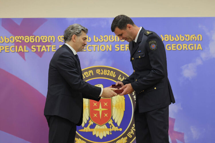 საქართველოს პრეზიდენტმა სახელმწიფო დაცვის სპეციალური სამსახურის უფროსი და უწყების სხვა თანამშრომლები დააჯილდოვა