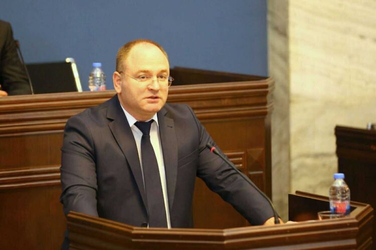 სახელმწიფო უსაფრთხოების სამსახურის უფროსის პირველმა მოადგილემ ირაკლი ბერაიამ უწყების 2024 წლის ანგარიში თავდაცვისა და უშიშროების კომიტეტის სხდომაზე წარადგინა