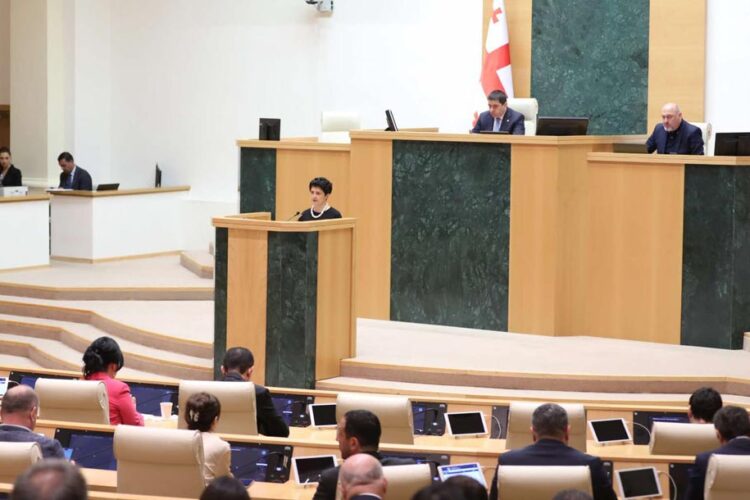 პარლამენტმა დროებითი საგამოძიებო კომისიის საქმიანობის შუალედური ანგარიში მოისმინა და კომისიას უფლებამოსილების ვადა კიდევ ერთი თვით გაუგრძელა