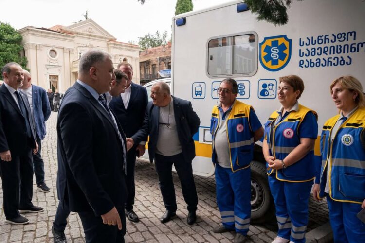 ჯანდაცვის მინისტრმა, მიხეილ სარჯველაძემ და გადაუდებელი დახმარების ცენტრის დირექტორმა, ნიკოლოზ ჩიქოვანმა, სიღნაღში, განახლებული რაიონული სამსახური მოინახულეს