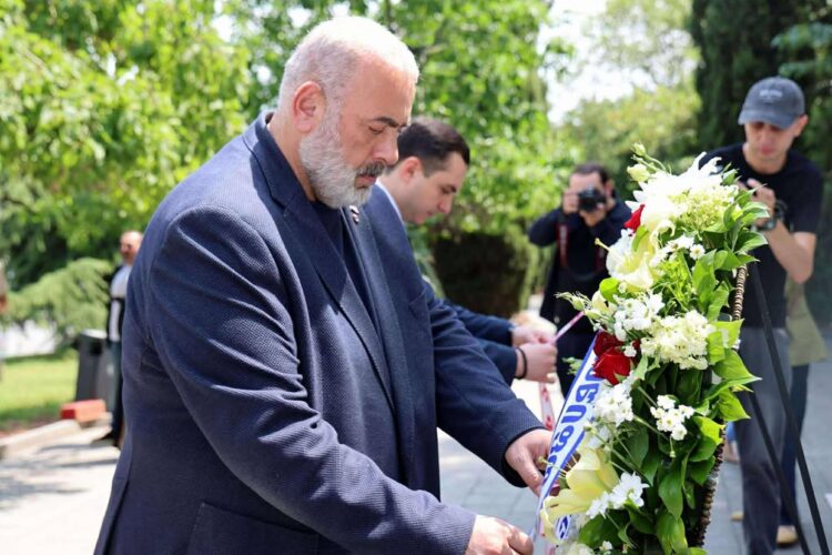 კობა კობალაძე : ,,საკმაოდ ბევრი თარიღია ჩვენს თანამედროვე ისტორიაში, როდესაც სამაგალითო გმირობის მომსწრენი გავხდით. ერთ-ერთი ასეთი ეპიზოდი იყო კამანში… დიდება გმირებს! ყველა იმ ადამიანს, ვინც ჩვენი ქვეყნის ძლიერებისთვის, თავისუფლებისთვის იბრძვის, იბრძოდა და შესწირა თავი” !