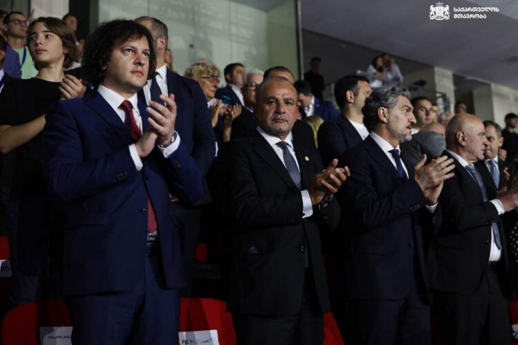ირაკლი კობახიძე ხმლით ფარიკაობაში სანდრო ბაზაძის ასპარეზობასა და დაჯილდოების ცერემონიას მიხეილ ყაველაშვილთან და მთავრობის წევრებთან ერთად დაესწრო
