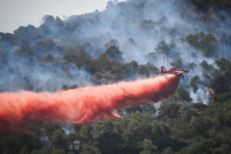 საფრანგეთის სამხრეთ ნაწილში, ტყეში ხანძრის გამო მარსელის აეროპორტი დროებით დაიხურა, ქალაქ ლე პენ-მირაბოდან კი მოქალაქეების ევაკუაცია განხორციელდა
