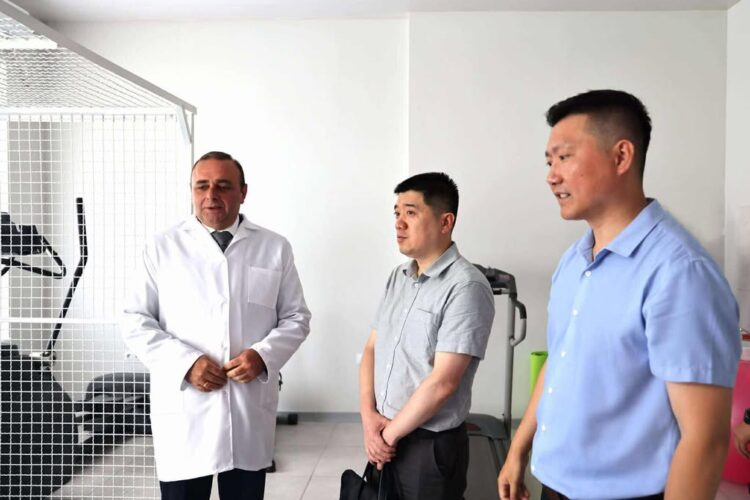 ჩინეთის სახალხო რესპუბლიკის სამხედრო ატაშე ვეტერანთა ჰოსპიტალს ესტუმრა