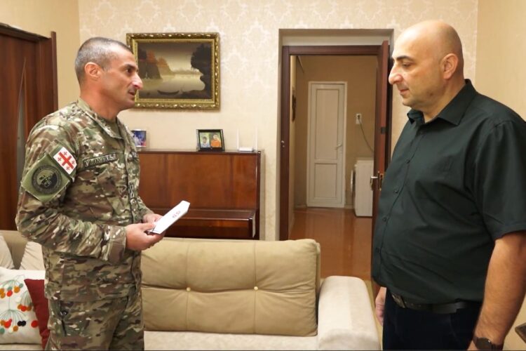 წვევამდელთა ეროვნულ სამხედრო სამსახურში საკუთარი სურვილით დარეგისტრირებულთა ოჯახებს მადლობის წერილები გადაეცათ