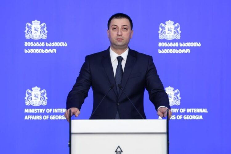 შსს-მ თბილისსა და სამეგრელო-ზემო სვანეთში საპოლიციო ღონისძიებების შედეგად 1,2 კილოგრამამდე ნარკოტიკული საშუალება „მეთადონი” ამოიღო, დაკავებულია სამი პირი