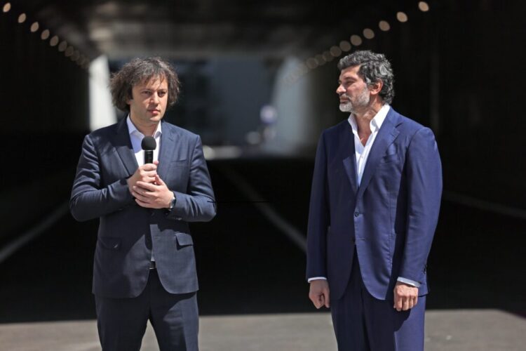 ირაკლი კობახიძე – თბილისის მერობის კანდიდატად წარმოგიდგენთ ნამდვილ ჩემპიონს, ჩემპიონს ამ სიტყვის პირდაპირი და არაპირდაპირი მნიშვნელობით, ჩვენი კანდიდატი არის ჩემპიონი პოლიტიკოსი, მმართველი და პატრიოტი