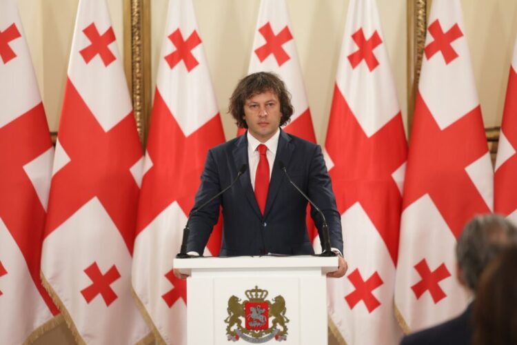 ირაკლი კობახიძე – ნებისმიერი ქვეყნის კონსტიტუციის პირველი მუხლი ასახავს ხოლმე ქვეყნის მთავარ გამოწვევას, ნიშანდობლივია, რომ ჩვენი კონსტიტუციის პირველი მუხლი ეძღვნება სახელმწიფო სუვერენიტეტს