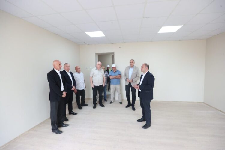 გივი მიქანაძე ქვემო ქართლის საგანმანათლებლო დაწესებულებებში მიმდინარე და დასრულებულ ინფრასტრუქტურულ სამუშაოებს გაეცნო