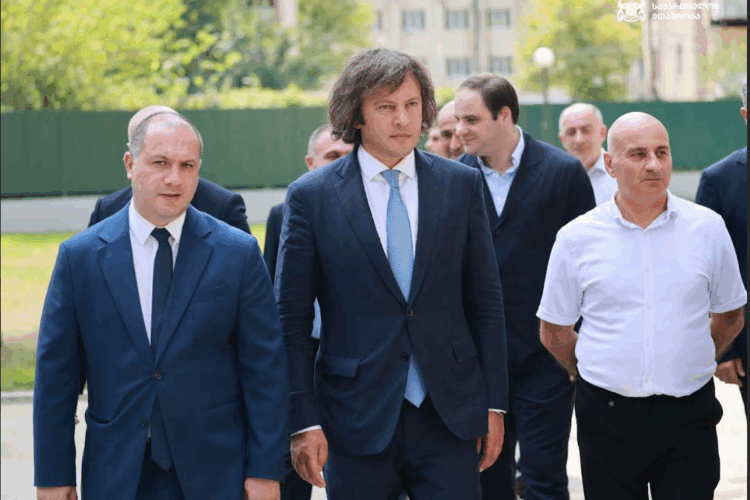 პრემიერ-მინისტრმა ზესტაფონის ახლადრეაბილიტირებული N2 საჯარო სკოლა გახსნა