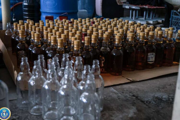 საგამოძიებო სამსახურმა 75 137 ბოთლი ალკოჰოლური სასმელი და 318 000 კოლოფი უაქციზო სიგარეტი ამოიღო