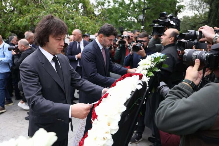 ირაკლი კობახიძე – პატივს მივაგებთ აფხაზეთში დაღუპულ გმირებს, ეს დღე შეგვახსენებს ქართველების გმირობას და პასუხისმგებლობას, ვიზრუნოთ იმ მიზნის აღსრულებაზე, რასაც შეეწირნენ ჩვენი გმირები