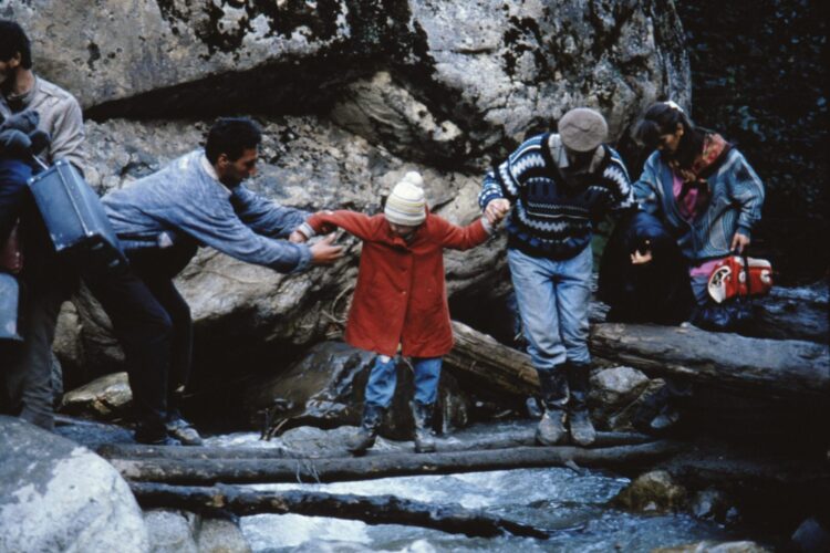 ექსკლუზივი : რატომ არ ვაძლევთ მოქალაქეობას აფხაზეთიდან იმ ლტოლვილებს და მათ შთამომავლებს, ვინც ათწლეულების წინ თავი სხვა ქვეყანას შეაფარა ?
