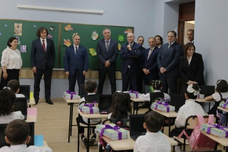 პრემიერ-მინისტრი ბათუმში განახლებულ N7 საჯარო სკოლაში იმყოფებოდა