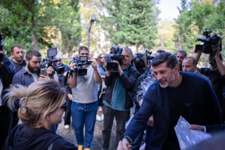 თბილისის მერმა საკუთრების დამადასტურებელი მოწმობები დამატებით 27 ოჯახს გადასცა