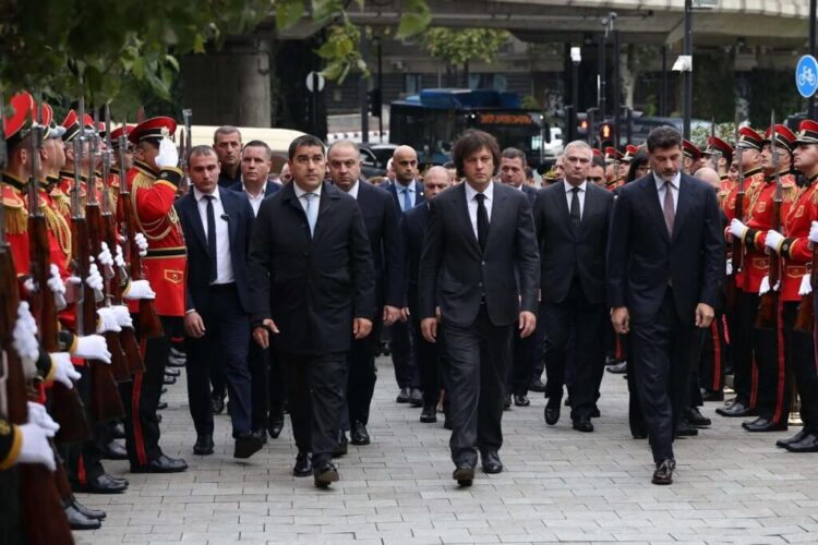 შალვა პაპუაშვილმა სოხუმის დაცემის დღესთან დაკავშირებით საქართველოს ტერიტორიული მთლიანობისთვის დაღუპულ გმირთა მემორიალი გვირგვინით შეამკო