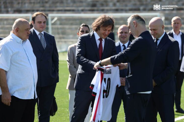 ირაკლი კობახიძე ქობულეთში, „ჩელე არენის“ მოედნების რეაბილიტაციის პროცესს გაეცნო