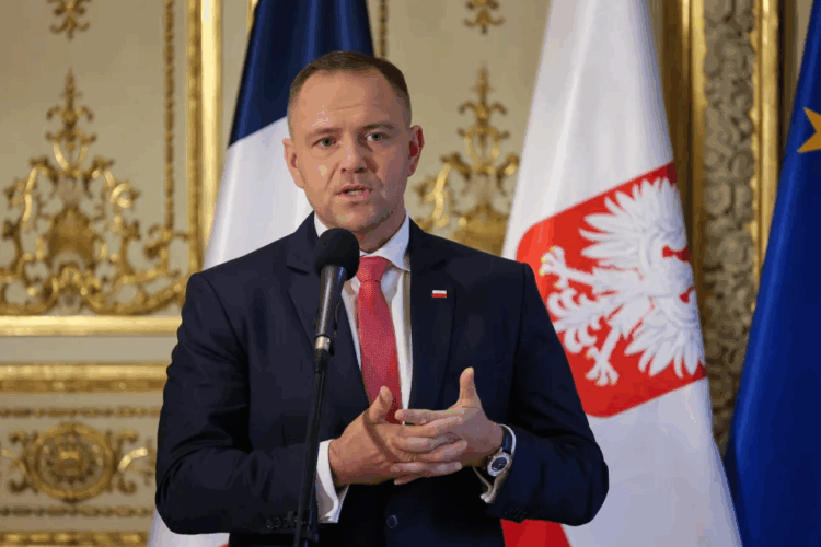 პოლონეთის პრეზიდენტმა ხელი მოაწერა კანონს, რომლის მიხედვით უკრაინელი ლტოლვილებისთვის დახმარების პროგრამების ვადა გახანგრძლივდება, თუმცა ქვეყანაში ყოფნის პირობები გამკაცრდება