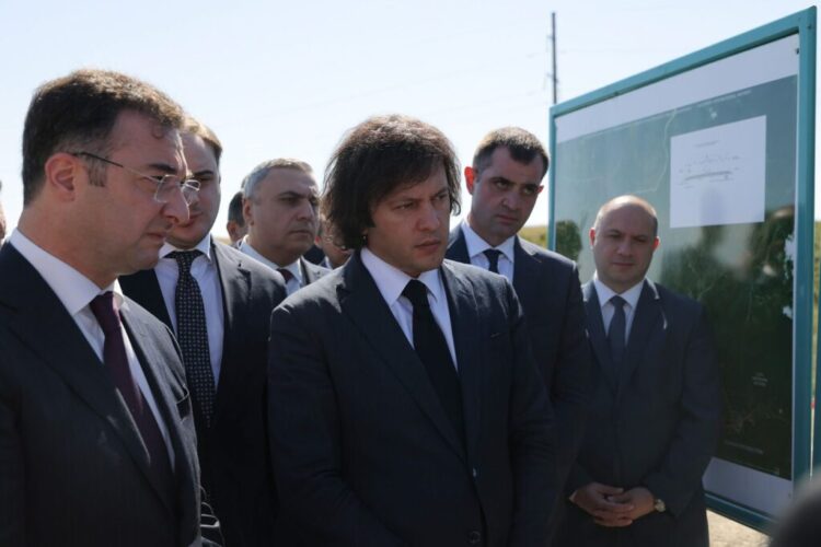 საქართველოს პრემიერ-მინისტრმა, ირაკლი კობახიძემ საგარეჯო-ბადიაურის ავტომაგისტრალის სამშენებლო სამუშაოები დაათვალიერა