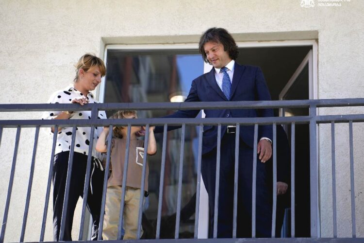 ირაკლი კობახიძე – დღეს ქუთაისში 720 დევნილი ოჯახი მიიღებს ღირსეულ საცხოვრებელს, ჩვენი ხელისუფლების პირობებში ადამიანი მთავარი ზრუნვის საგანია