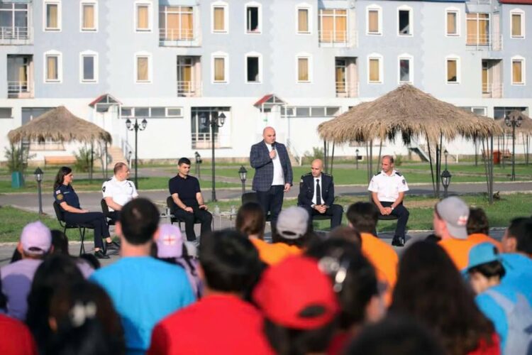 შინაგან საქმეთა მინისტრის მოადგილე ანაკლიაში ახალგაზრდულ ბანაკს ესტუმრა