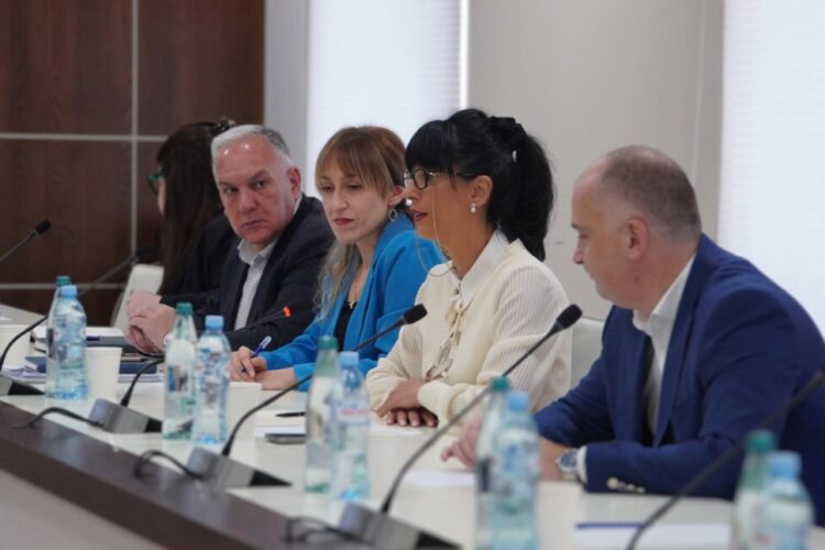 სახელმწიფო მინისტრის აპარატის, წითელი ჯვრის საერთაშორისო კომიტეტისა და სამხარაულის სახელობის სასამართლო ექსპერტიზის ეროვნული ბიუროს წარმომადგენლებს შორის შეხვედრა გაიმართა