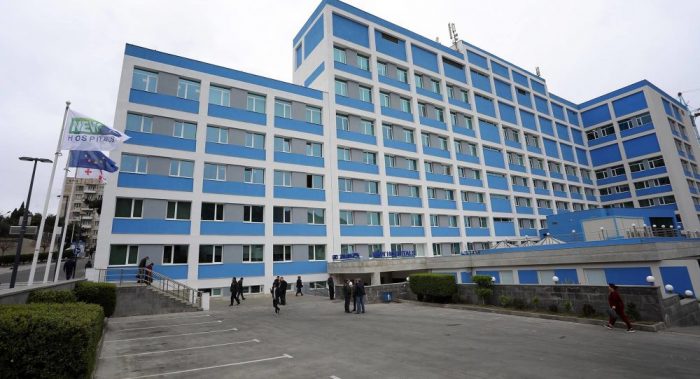 ექსკლუზივი : ნიუ ჰოსპიტალსის ფულის მახე – როგორ ძარცვავენ პაციენტებს კახა ოქრიაშვილის საავადმყოფოს ეზოში