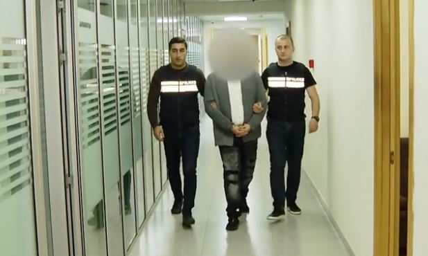 სამართალდამცველებმა ორი არასრულწლოვნის მიმართ ჩადენილი გარყვნილი და სექსუალური ხასიათის ქმედების ბრალდებით ერთი პირი დააკავეს