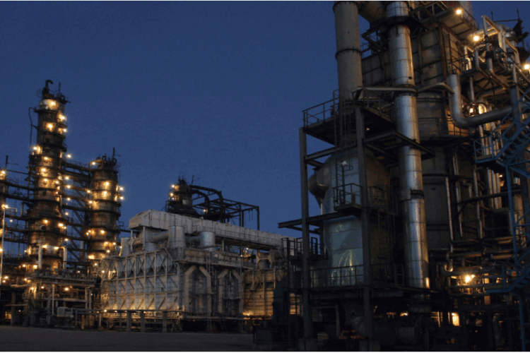 რუსეთში, იაროსლავის ოლქში ერთ-ერთი უდიდესი ნავთობგადამამუშავებელი ქარხანა იწვის