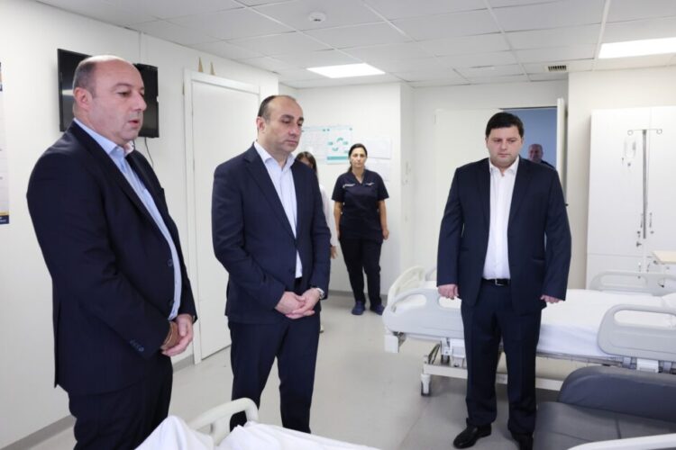 შინაგან საქმეთა მინისტრმა 4 ოქტომბერს თბილისში, საპროტესტო აქციაზე დაშავებული სამართალდამცველები მოინახულა