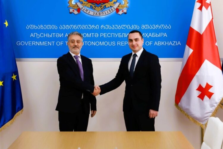აფხაზეთის ავტონომიური რესპუბლიკის მთავრობის თავმჯდომარე გიორგი ჯინჭარაძემ საქართველოში ისრაელის ელჩთან, ვალიდ აბუ ჰაიასთან შეხვედრა გამართა