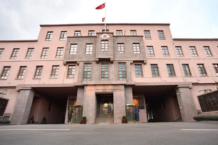 თურქეთის თავდაცვის სამინისტროში აცხადებენ, რომ ძალების შესაძლო განთავსების საკითხის განხილვამდე უკრაინასა და რუსეთს შორის ჯერ ცეცხლის შეწყვეტის შეთანხმება უნდა შედგეს