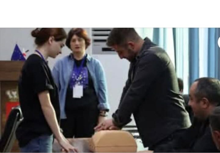 გრუნის მედიცინის სკოლამ, გორის მუნიციპალიტეტის მერიის თანამშრომლებისა და საზღვრისპირა სოფლების წარმომადგენლებისათვის პირველადი დახმარების ტრენინგი ჩაატარა