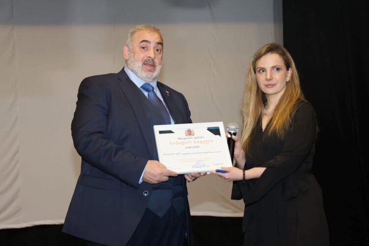 კობა კობალაძეს „მშვიდობის ელჩის“ სიგელი გადაეცა