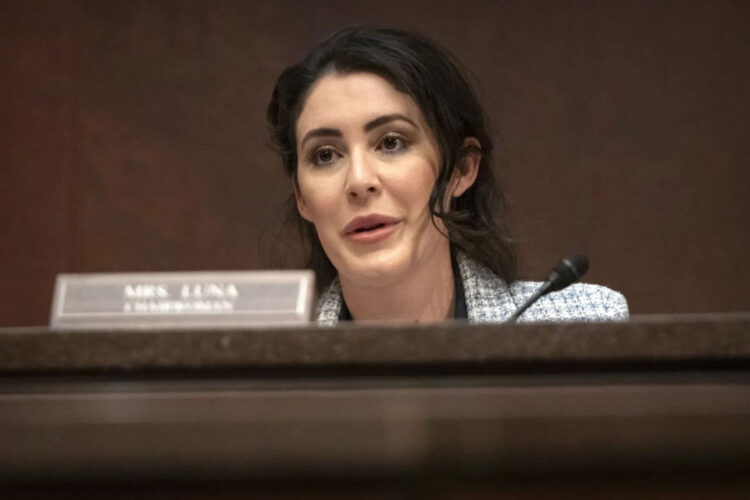 კონგრესმენი ანა პაულინა ლუნა – აშშ არ უნდა აძლევდეს 400 მილიონ დოლარს უკრაინას, მით უმეტეს, იმ პირობებში, როდესაც ზელენსკი უარს ამბობს, უპასუხოს ტრამპს სამშვიდობო შეთანხმებაზე