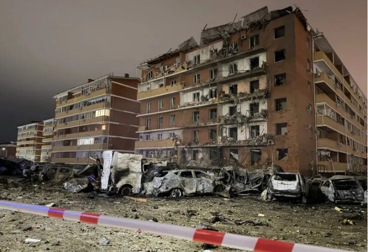 რუსული მედია – ადიღეს რესპუბლიკაში დრონების შეტევის მოგერიების დროს საცხოვრებელ სახლს რუსული რაკეტა მოხვდა, დაშავდა 11 ადამიანი