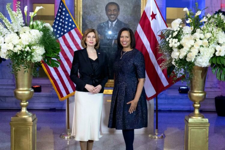 აშშ-ში საქართველოს ელჩი თამარ ტალიაშვილი კოლუმბიის ოლქის მერს, მიურიელ ბაუზერს შეხვდა