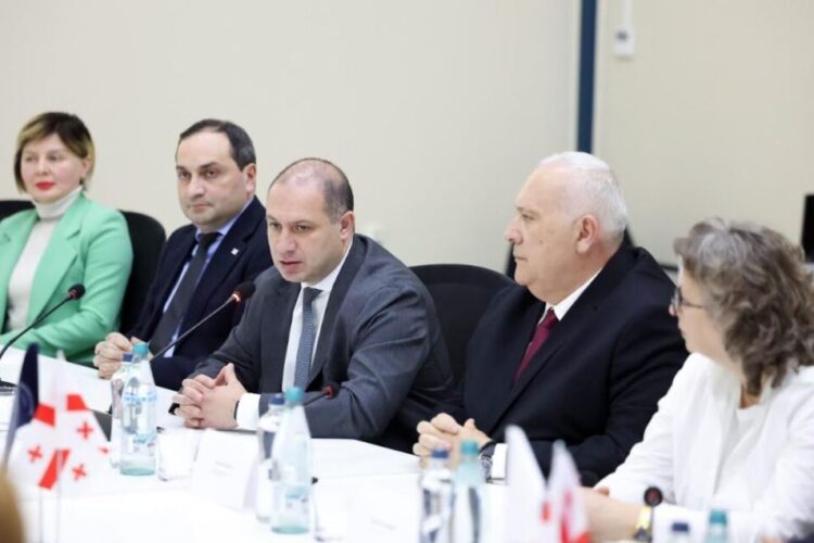 გივი მიქანაძემ შოთა მესხიას ზუგდიდის სახელმწიფო უნივერსიტეტის აკადემიურ პერსონალს რეფორმის ფარგლებში განსახორციელებელი ინიციატივები გააცნო