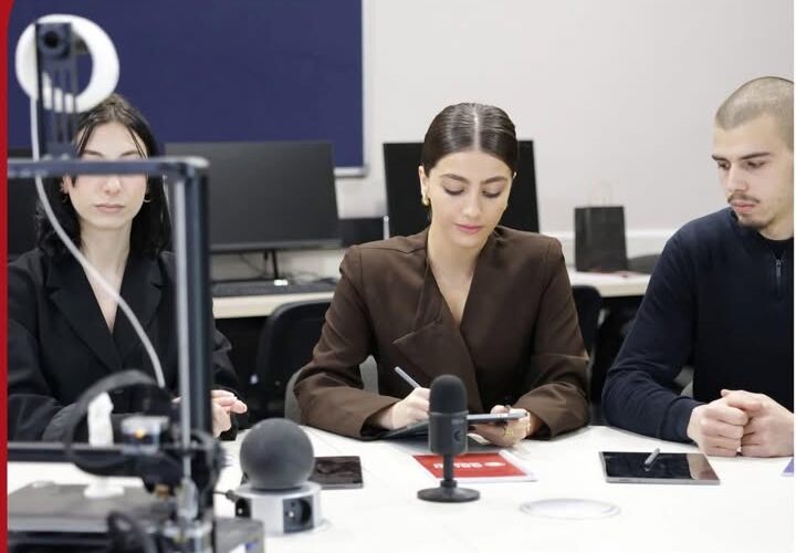 გრუნის ხელოვნური ინტელექტის (AI) საკუთარი ლაბორატორია აქვს ?