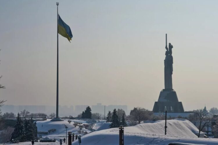 რუსეთის საგარეო დაზვერვის სამსახურში აცხადებენ, რომ დიდი ბრიტანეთი და საფრანგეთი უკრაინისთვის ბირთვული იარაღის გადასაცემად ემზადებიან