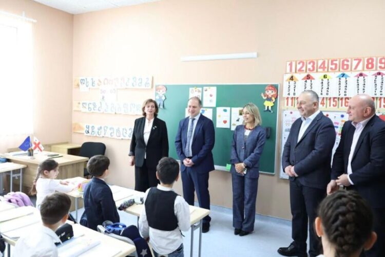 გივი მიქანაძემ ხაშურის ახლად რეაბილიტირებული N2 საჯარო სკოლა გახსნა