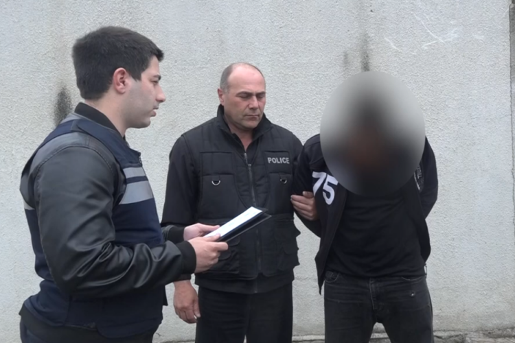 დედაზე ფსიქოლოგიური ძალადობის და სიცოცხლის მოსპობის მუქარის ბრალდებით პოლიციამ ერთი პირი დააკავა