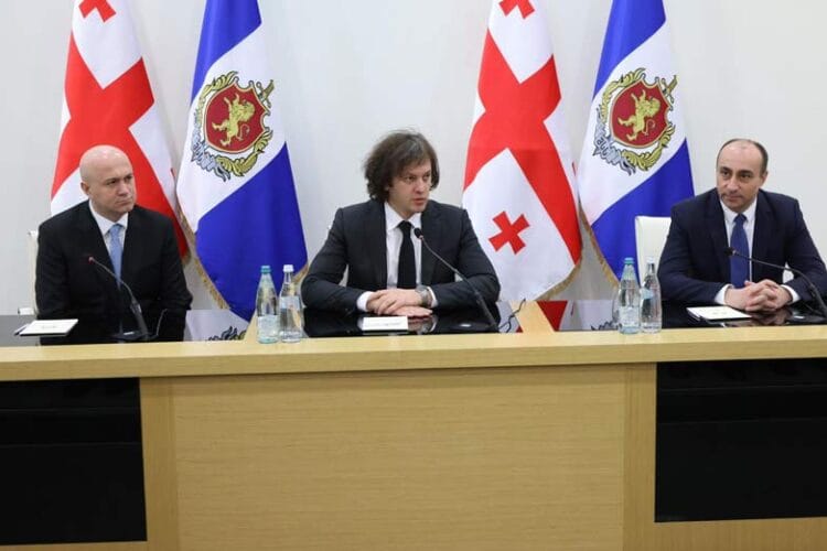 ირაკლი კობახიძემ შინაგან საქმეთა მინისტრი სულხან თამაზაშვილი უწყების თანამშრომლებს წარუდგინა