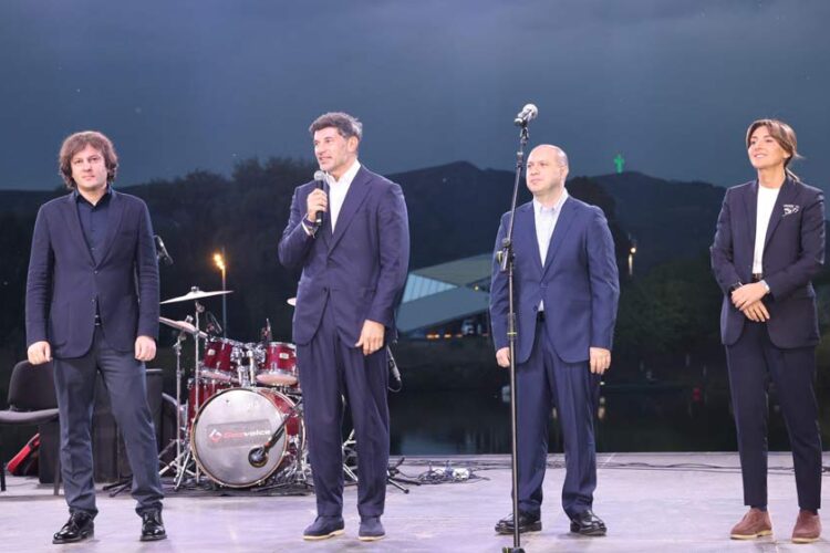 კახა კალაძე – მიხარია, რომ ამდენი ახალგაზრდაა შეკრებილი სტუდენტური ფესტივალის გახსნაზე, ძალიან ძლიერი ენერგია იგრძნობა, ენერგია მომავლის